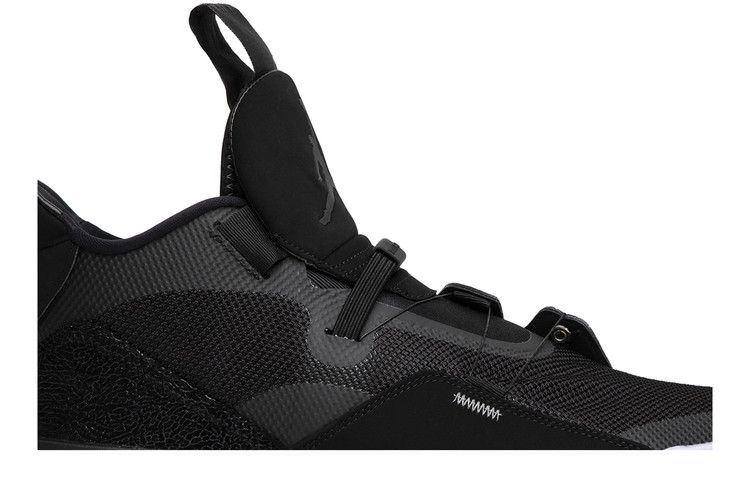 air-jordan-33-utility-blackout-aq8830-002_01