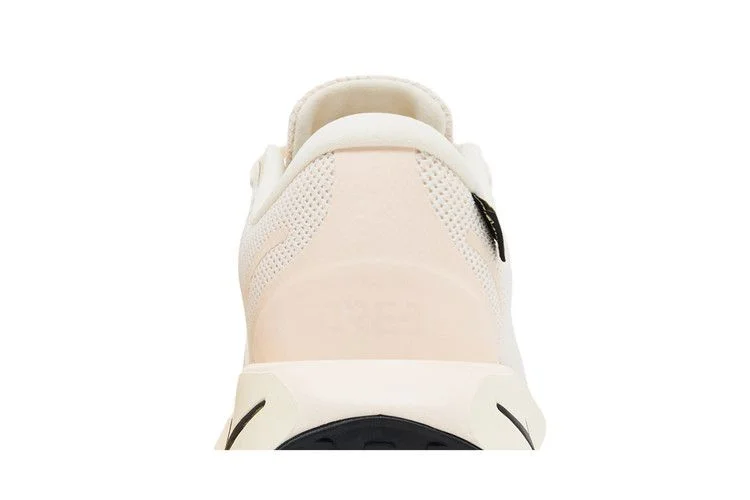 Krossovki-Nike-Wmns-Motiva-GORE-TEX-Guava-Ice-6