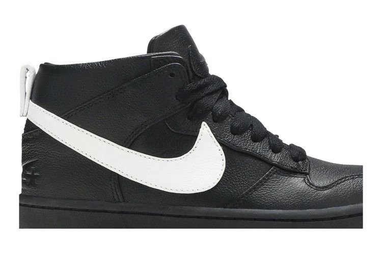 riccardo-tisci-x-nikelab-dunk-lux-chukka-910088-001_01