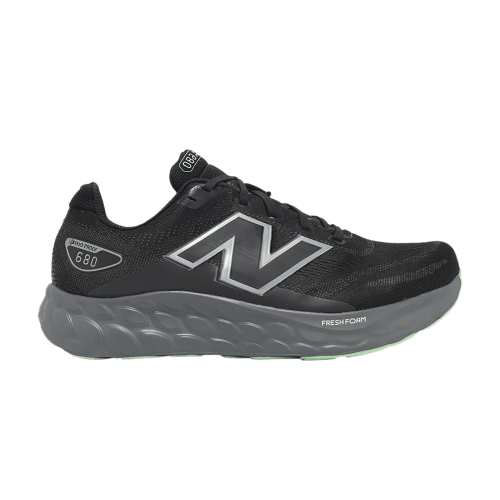 Krossovki-New-Balance-Wmns-Fresh-Foam-680-V8-D-Wide-Black-Grey