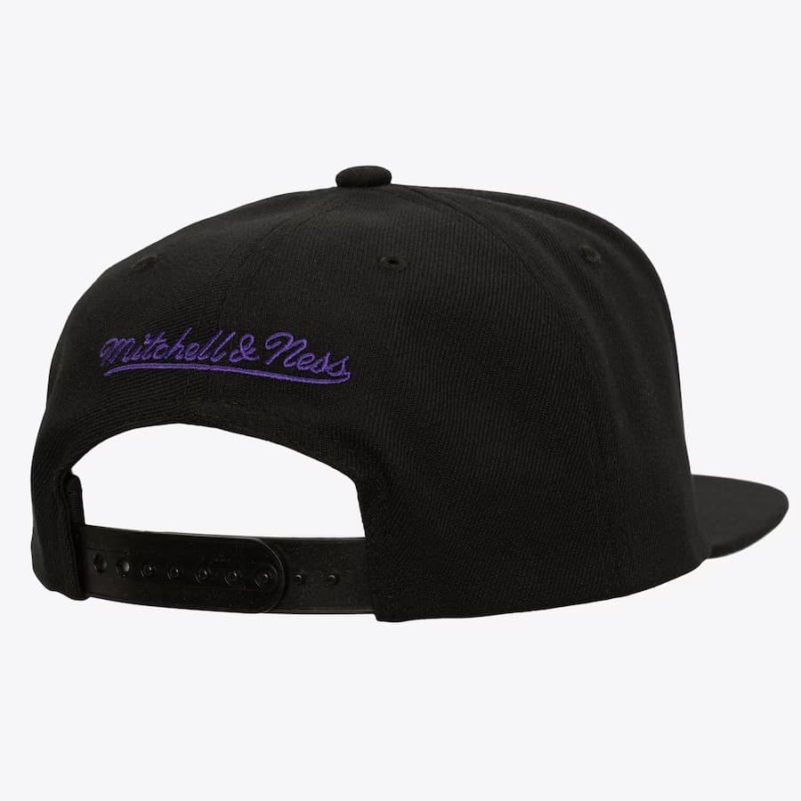 Бейсболка Mitchell & Ness Black Los Angeles Lakers Oversweep Snapback Hat