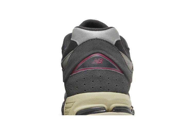 Кроссовки New Balance 2002R 'Magnet Hi-Pink'