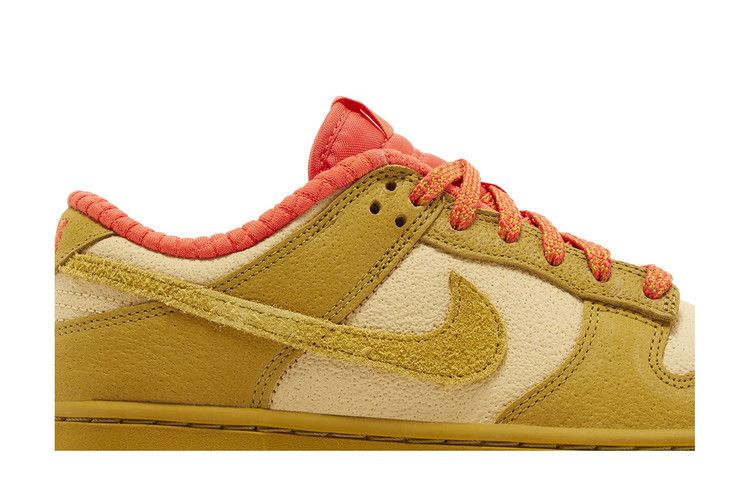 Кроссовки Nike Women's Dunk Low 'Bronzine Picante Red'