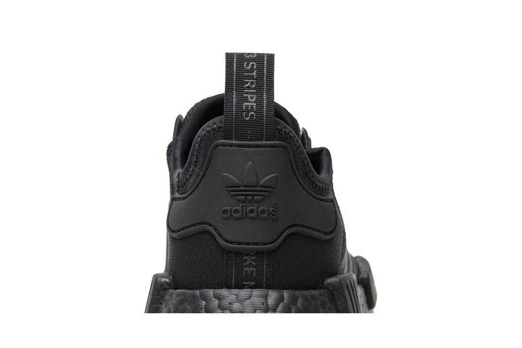 Кроссовки adidas NMD_R1  'Triple Black'