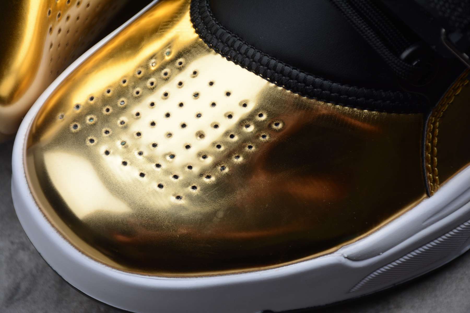 Кроссовки Nike Air Force 270 Think 16 Gold Standard