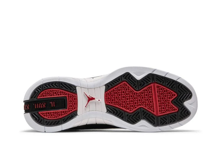Krossovki-Air-Jordan-15-Retro-SE-GS-Black-Metallic-Silver-3