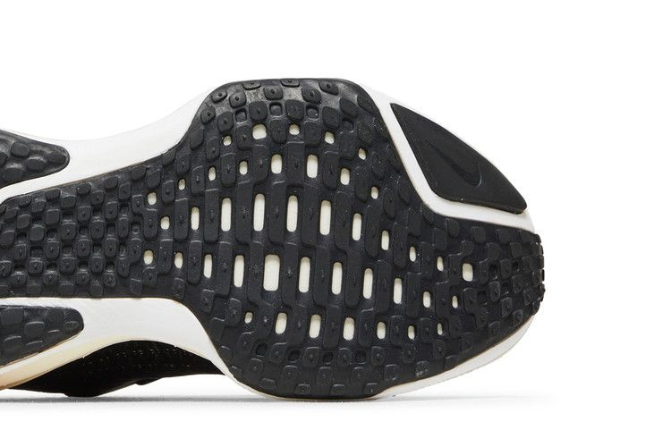Кроссовки Nike Wmns ZoomX Invincible 3 'Black White'