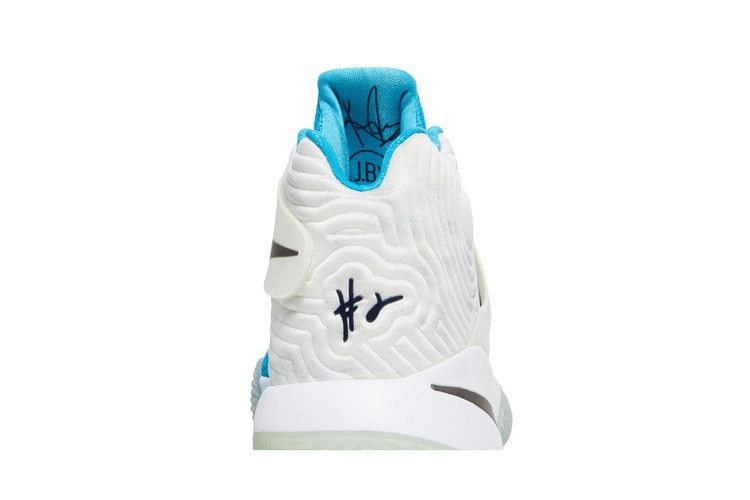 Кроссовки Nike Kyrie 2 'Christmas'