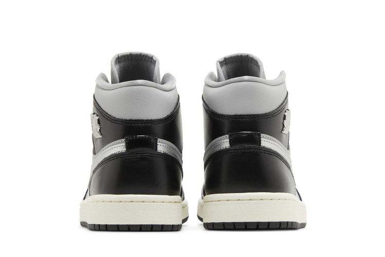 Кроссовки Wmns Air Jordan 1 Mid SE 'Black Chrome'