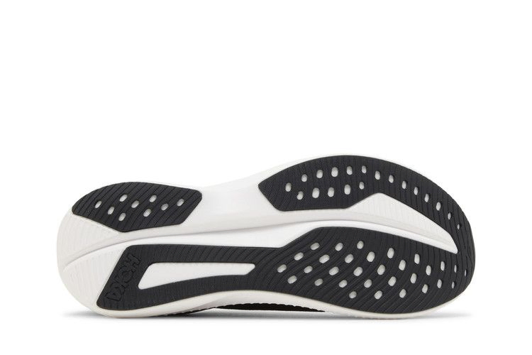 mach-6-wide-black-white-1147833-bwht_03
