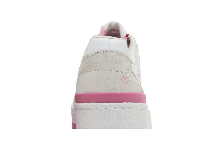 Кроссовки Hello Kitty x adidas Forum Bold J 'Hello Kitty and Friends'