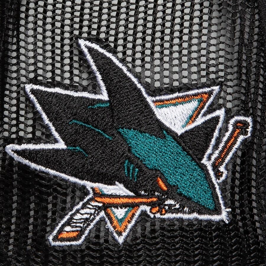 Бейсболка Mitchell & Ness Black San Jose Sharks Script Trucker Adjustable Hat