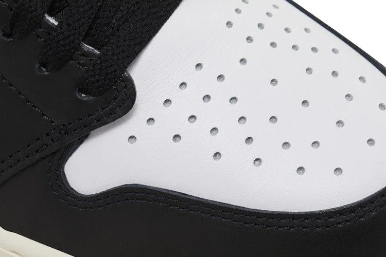 Krossovki-Air-Jordan-1-Retro-High-OG-Black-Toe-Reimagined-9