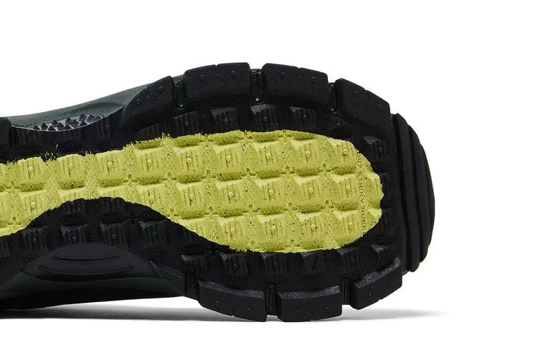 Krossovki-Nike-Zoom-Vomero-Roam-Winterized-SequoiaLight-Lemon-TwistBlack-4