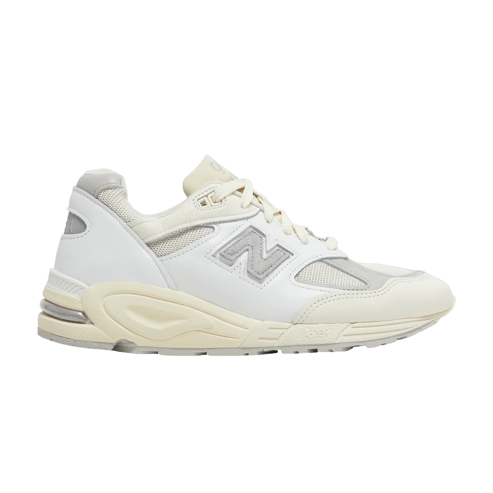Krossovki-Teddy-Santis-x-New-Balance-990v2-Made-in-USA-Sea-Salt