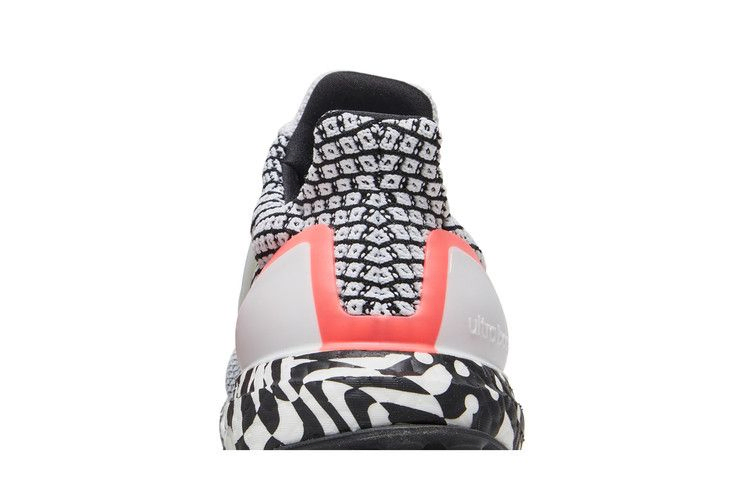 Кроссовки adidas UltraBoost 5.0 DNA 'Multi Pattern - White Black'