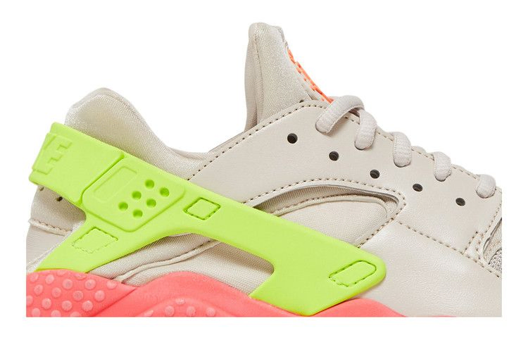 wmns-air-huarache-run-desert-sand-634835-033_01