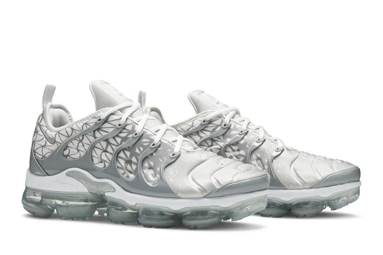 Krossovki-Nike-Air-VaporMax-Plus-Silver-Patterns-7