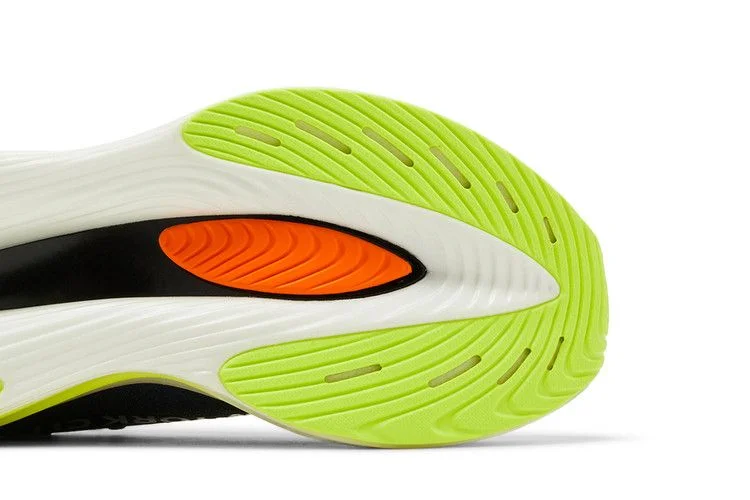 Krossovki-New-Balance-FuelCell-SuperComp-Elite-v3-TCS-NYC-Marathon-2023-4