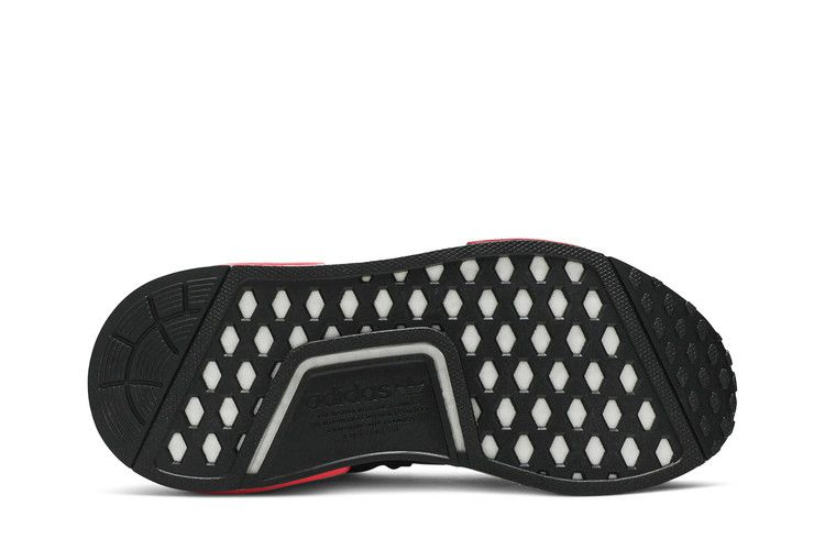 Кроссовки Adidas Wmns NMD_R1 'Black Scarlet'