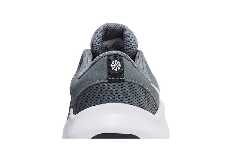 Krossovki-Nike-Legend-Essential-3-Next-Nature-Smoke-Grey-6