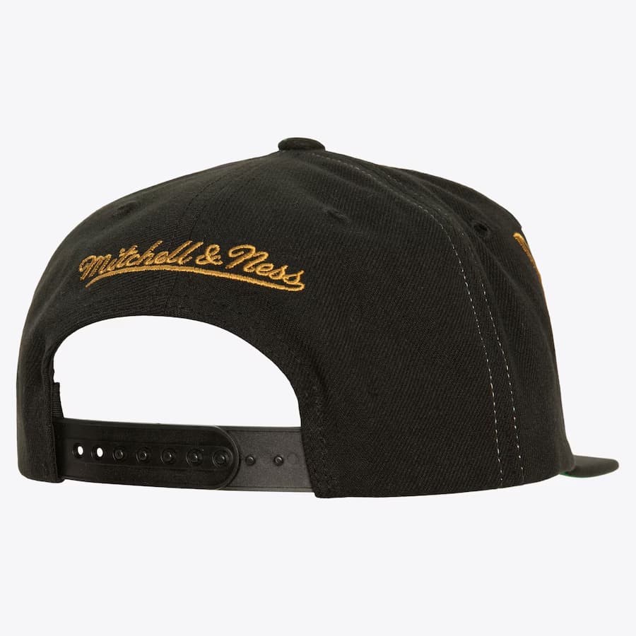 Бейсболка Mitchell & Ness Black Vegas Golden Knights Varsity Bust Snapback Hat