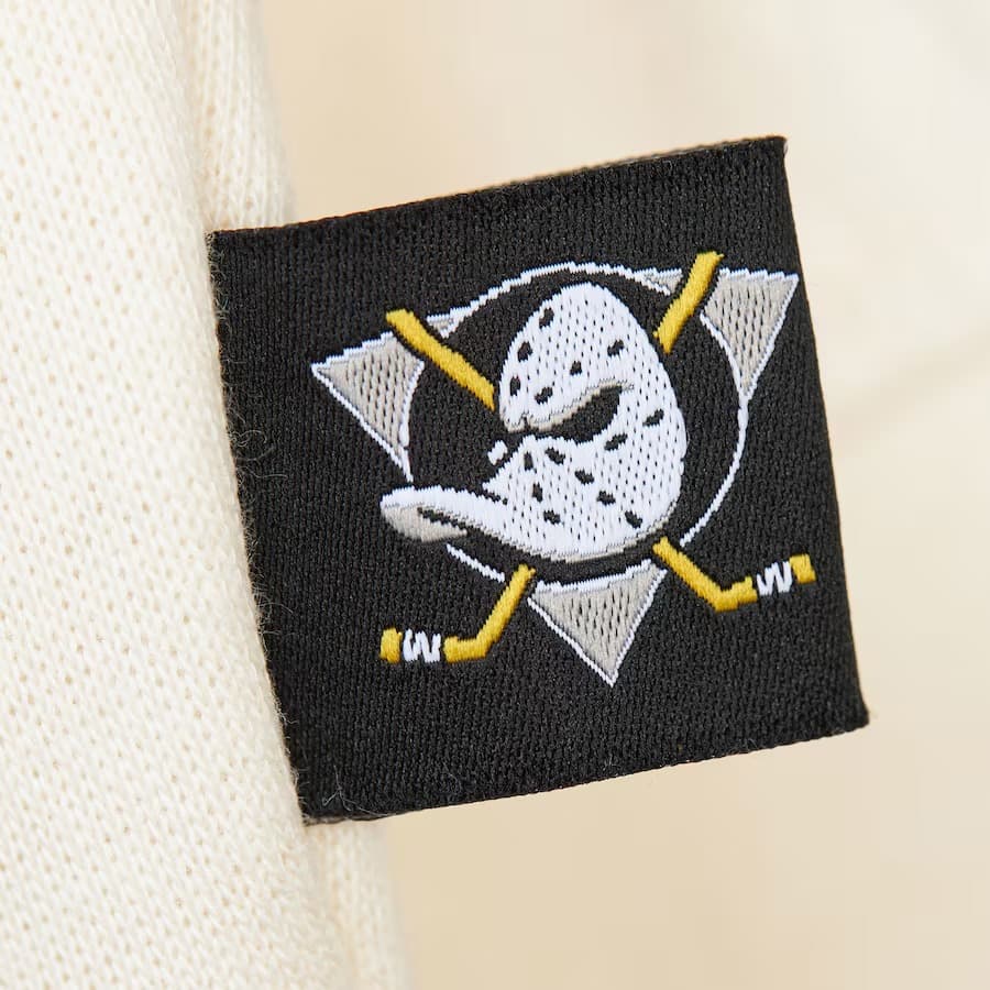 Лонгслив Mitchell & Ness Women's Cream Anaheim Ducks Logo Lightweight 3.0 Fleece Pullover Sweatshirt