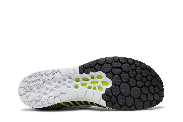 flyknit-zoom-streak-835994-001_03
