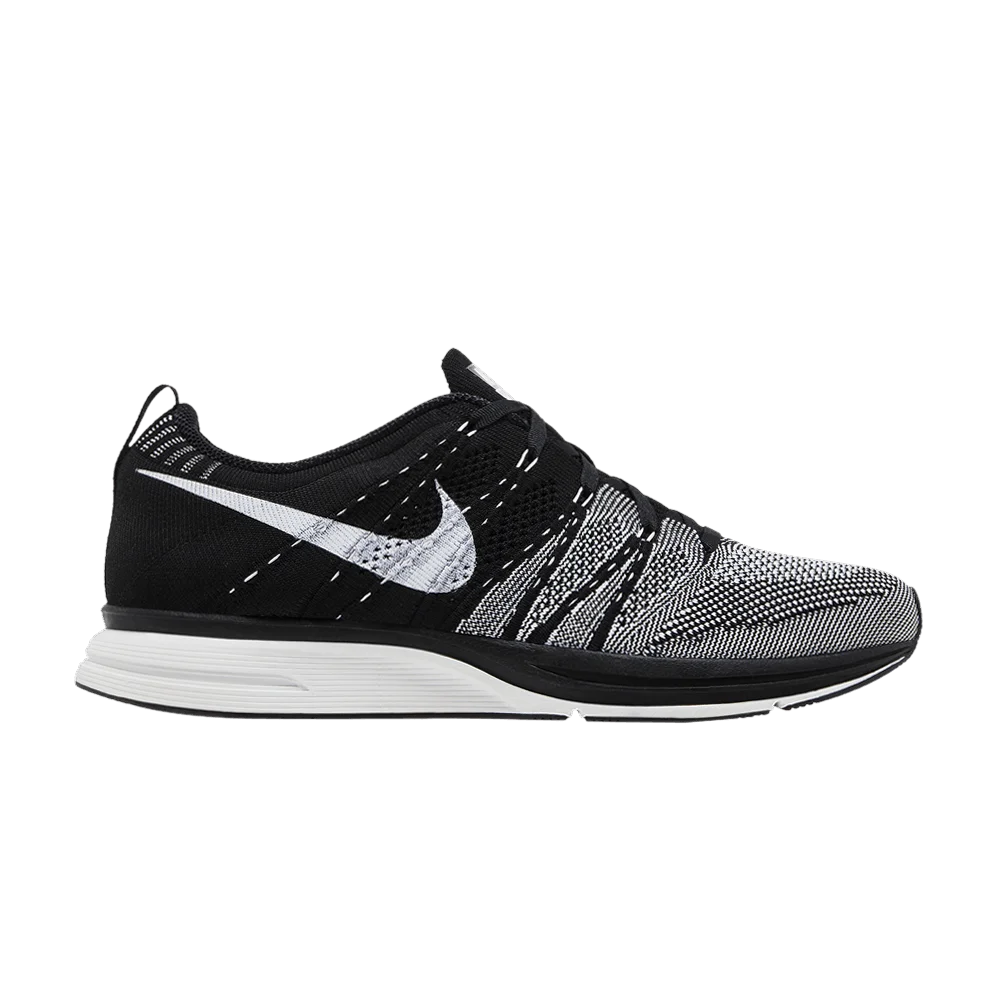 Krossovki-Nike-Flyknit-Trainer-Black-White