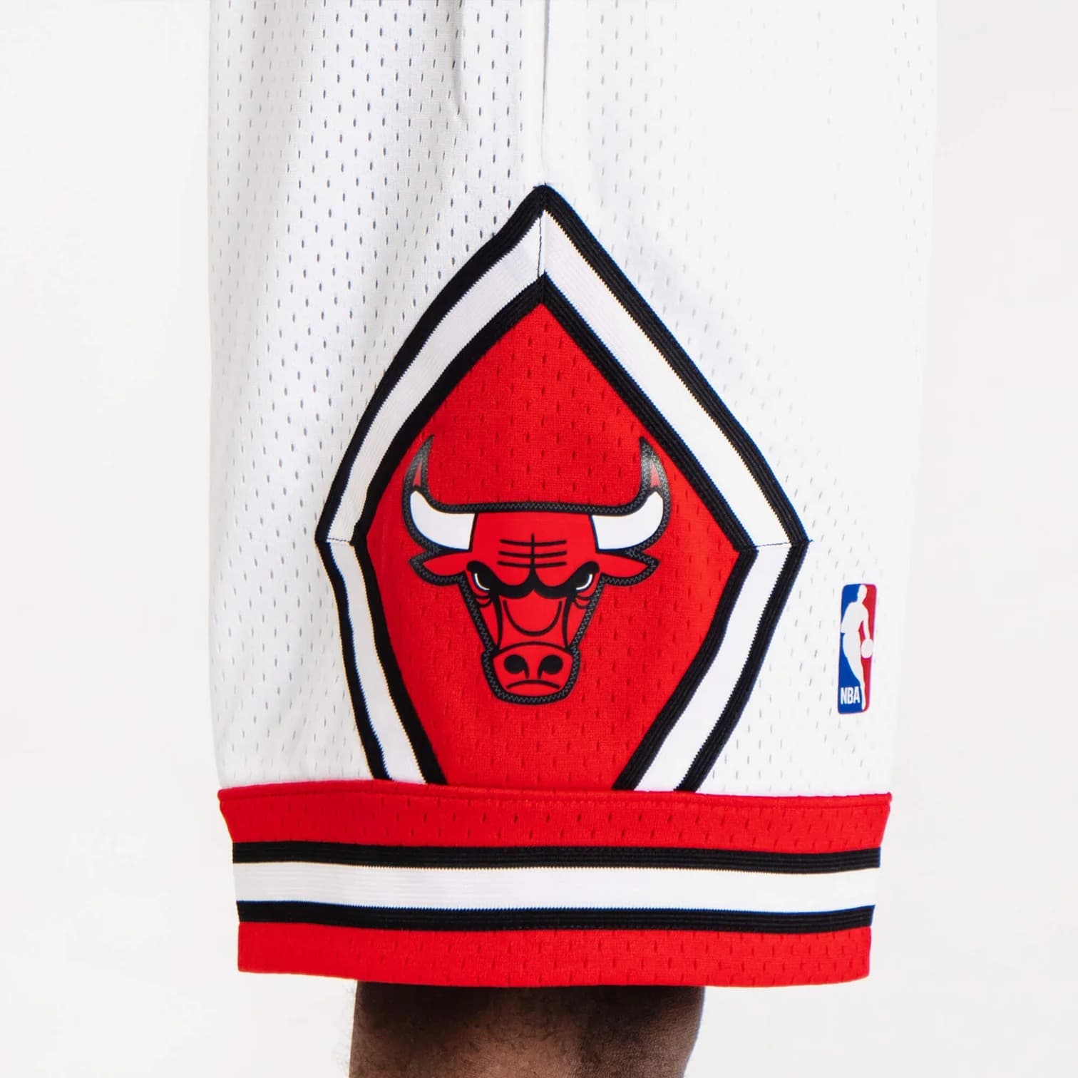 Спортивные шорты Mitchell & Ness Chicago Bulls 1997-98 Hardwood Classics Throwback Swingman NBA Shorts White