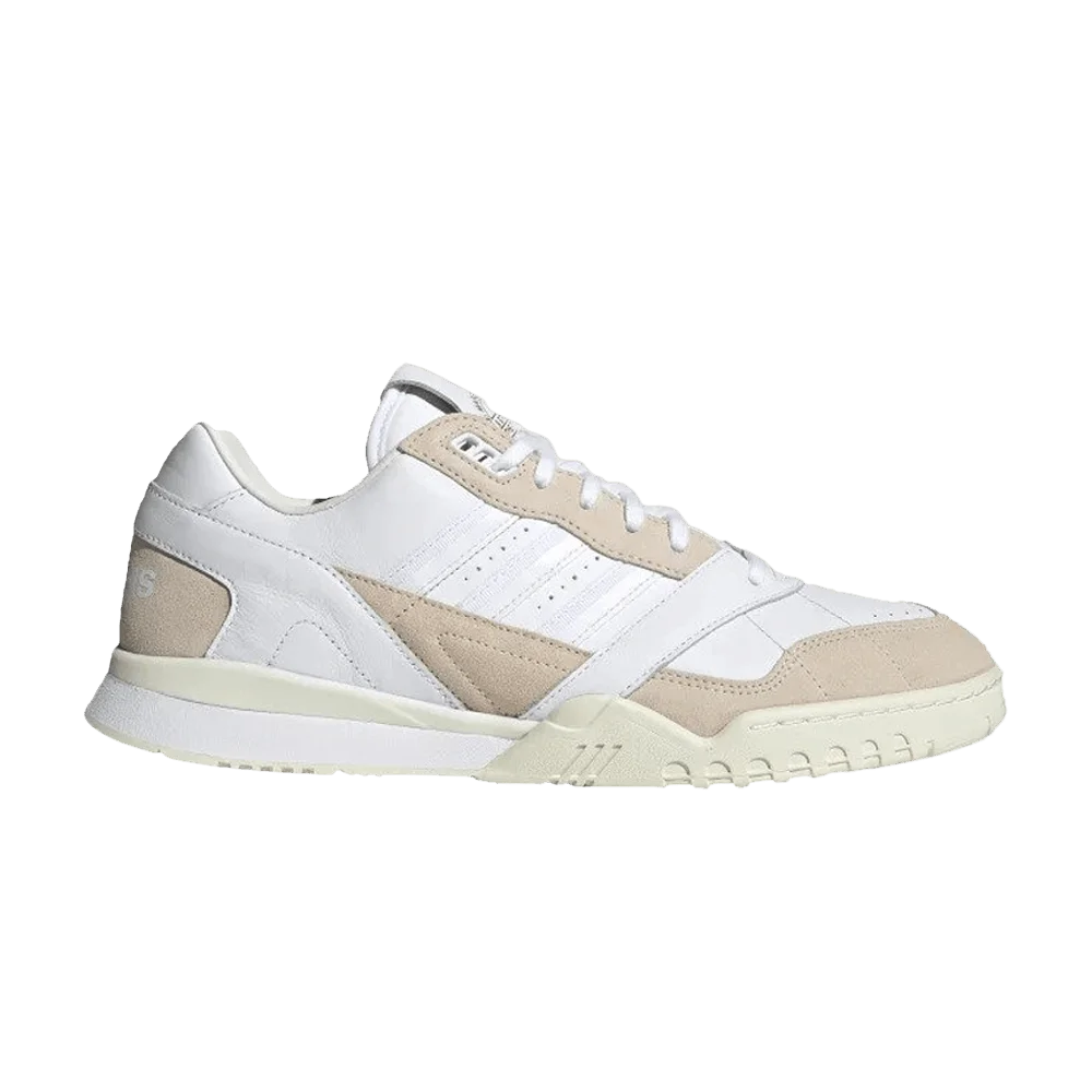 Krossovki-Adidas-AR-Trainer-Home-of-Classics