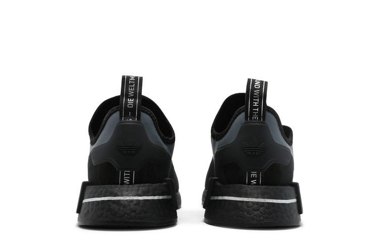 nmd_r1-black-carbon-gz7946_05