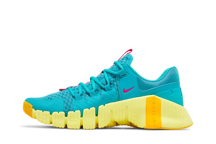 Кроссовки Nike Free Metcon 5 'Dusty Cactus Fierce Pink'