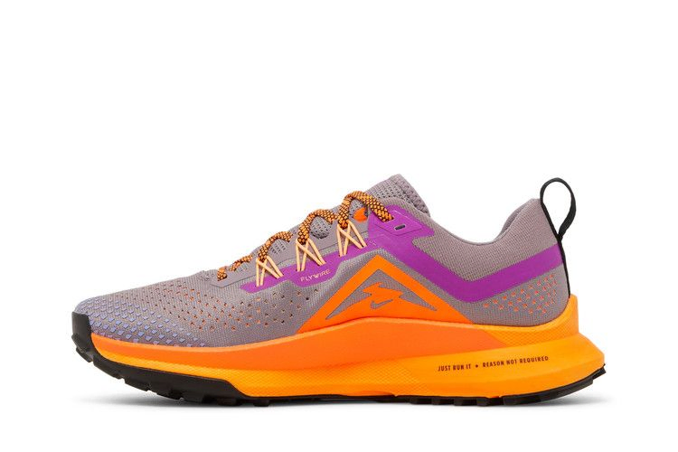 wmns-react-pegasus-trail-4-purple-smoke-total-orange-dj6159-500_02