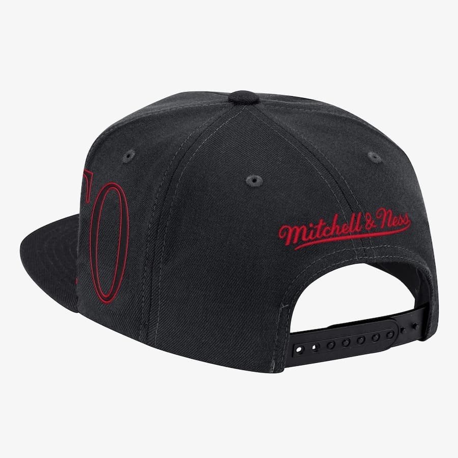 Бейсболка Mitchell & Ness Black Toronto Raptors Winner Circle Snapback Hat
