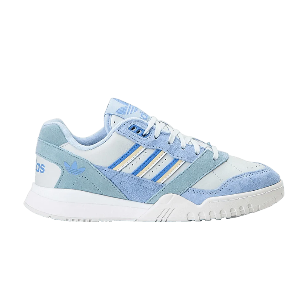 Krossovki-Adidas-A.R.-Trainer-Glow-Blue