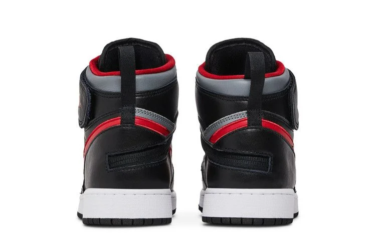 Кроссовки Air Jordan 1 High FlyEase GS 'Smoke Grey Gym Red'