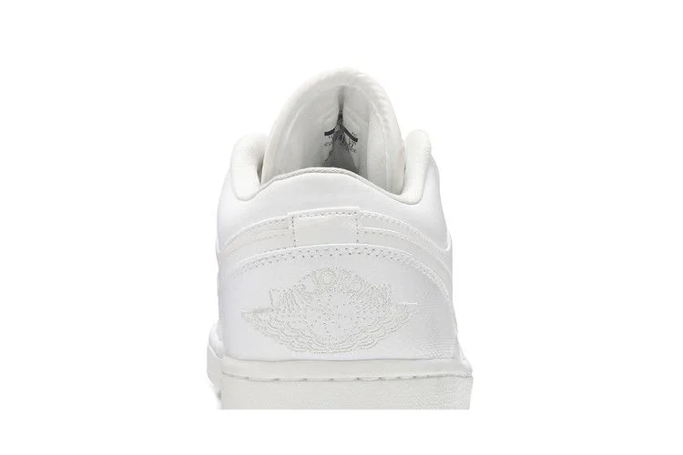 Кроссовки Air Jordan 1 Retro Low 'Triple White'