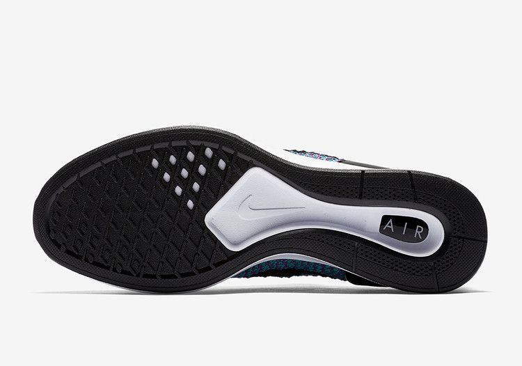 wmns-air-zoom-mariah-flyknit-racer-917658-300_04