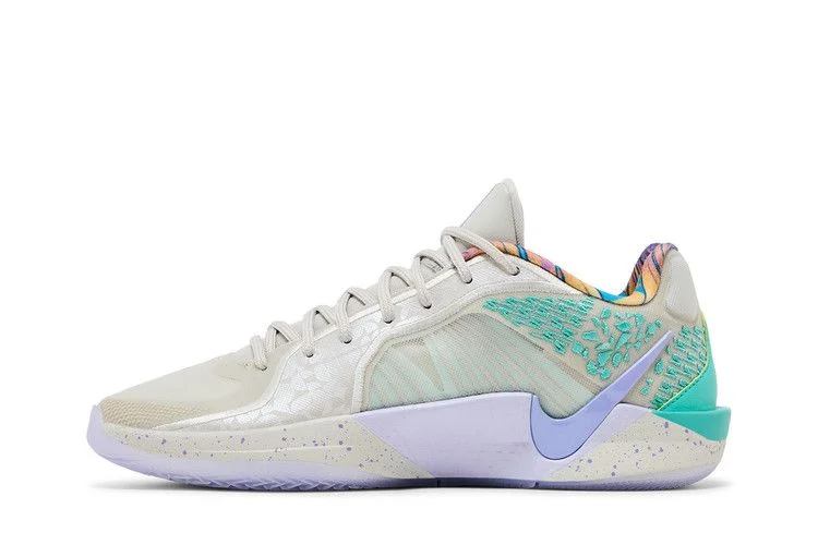 Krossovki-Titan-x-Nike-Wmns-Sabrina-2-Make-Space-2