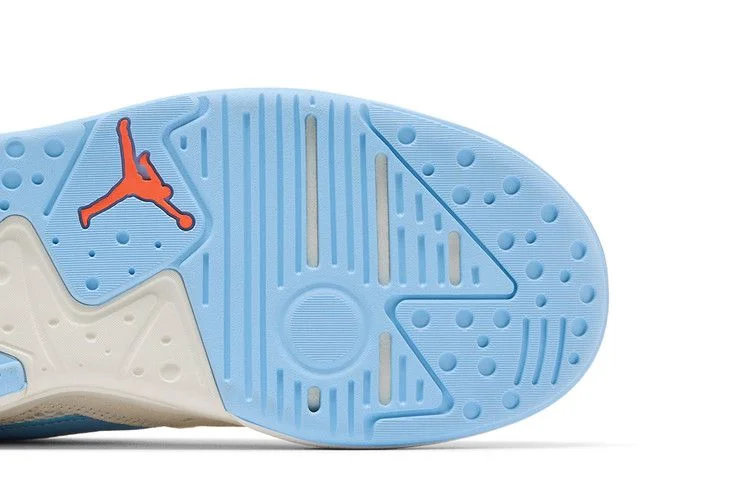 Krossovki-Wmns-Air-Jordan-CMFT-Era-Pale-Ivory-4
