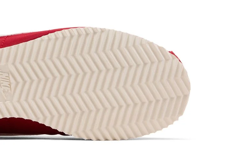 Krossovki-Nike-Wmns-Cortez-Gym-Red-4