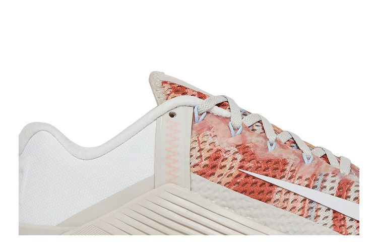 wmns-metcon-6-desert-sand-crimson-bliss-dj3076-064_01