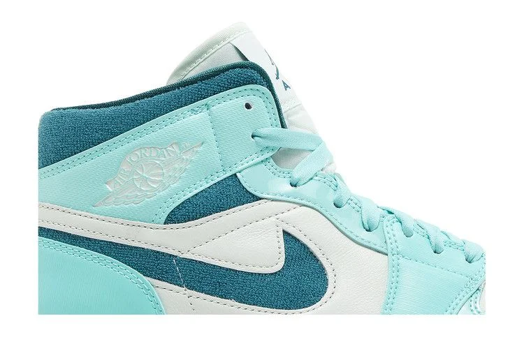 Кроссовки Wmns Air Jordan 1 Mid SE 'Bleached Turquoise'