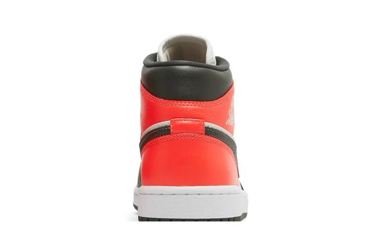 Кроссовки Wmns Air Jordan 1 Mid SE 'Newsprint'