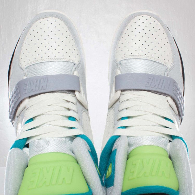 air-trainer-sc-2-og-qs-617854-100_03