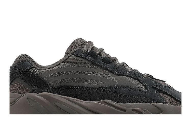 Krossovki-adidas-Yeezy-Boost-700-V2-Mauve-1