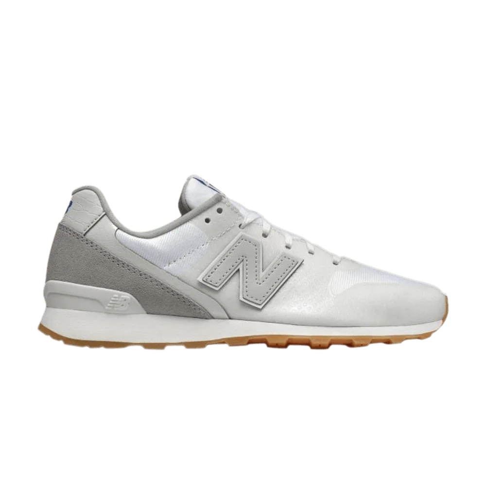 Krossovki-New-Balance-Wmns-696-Grey-White-Gum-Brown
