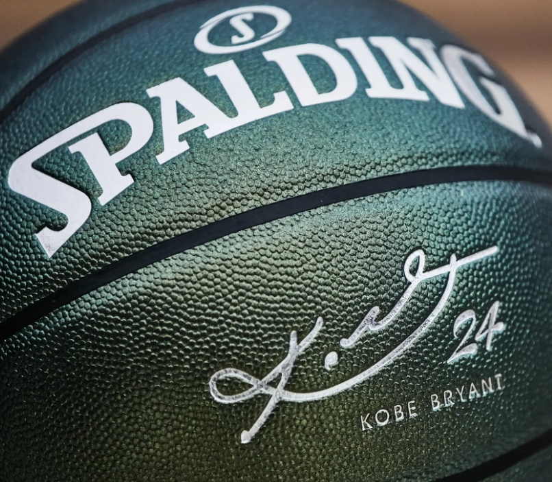 Баскетбольный подарочный мяч Spalding x Kobe Bryant 94 Series Basketball Green Pearl
