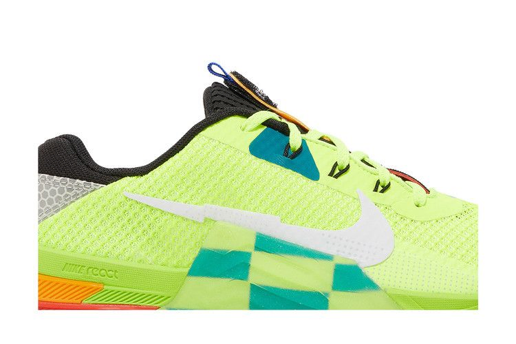 metcon-7-amp-volt-bright-spruce-checkered-dh3382-703_01